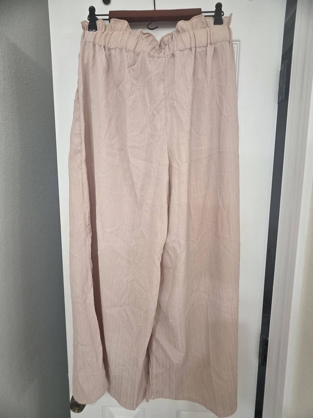 Cupshe Lightweight Elastic-Waist Wide-Leg Pants in Beige